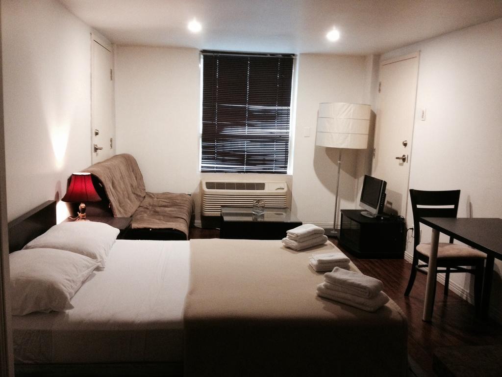 La Renaissance Dorchester Apartment Montreal Room photo