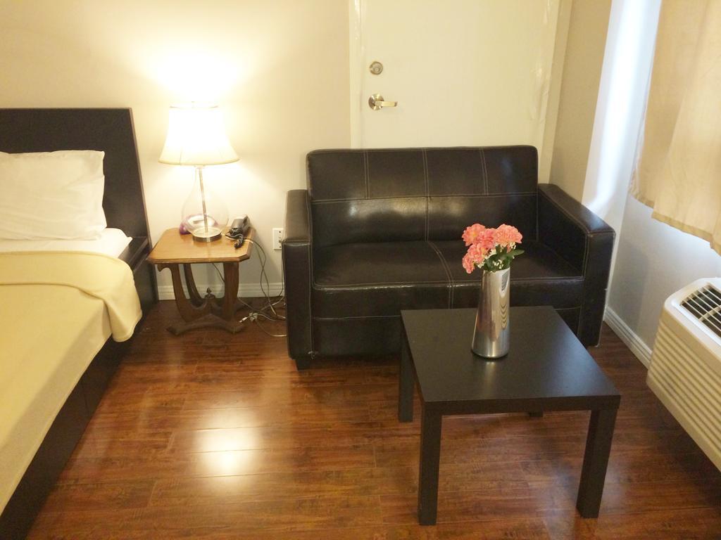 La Renaissance Dorchester Apartment Montreal Room photo